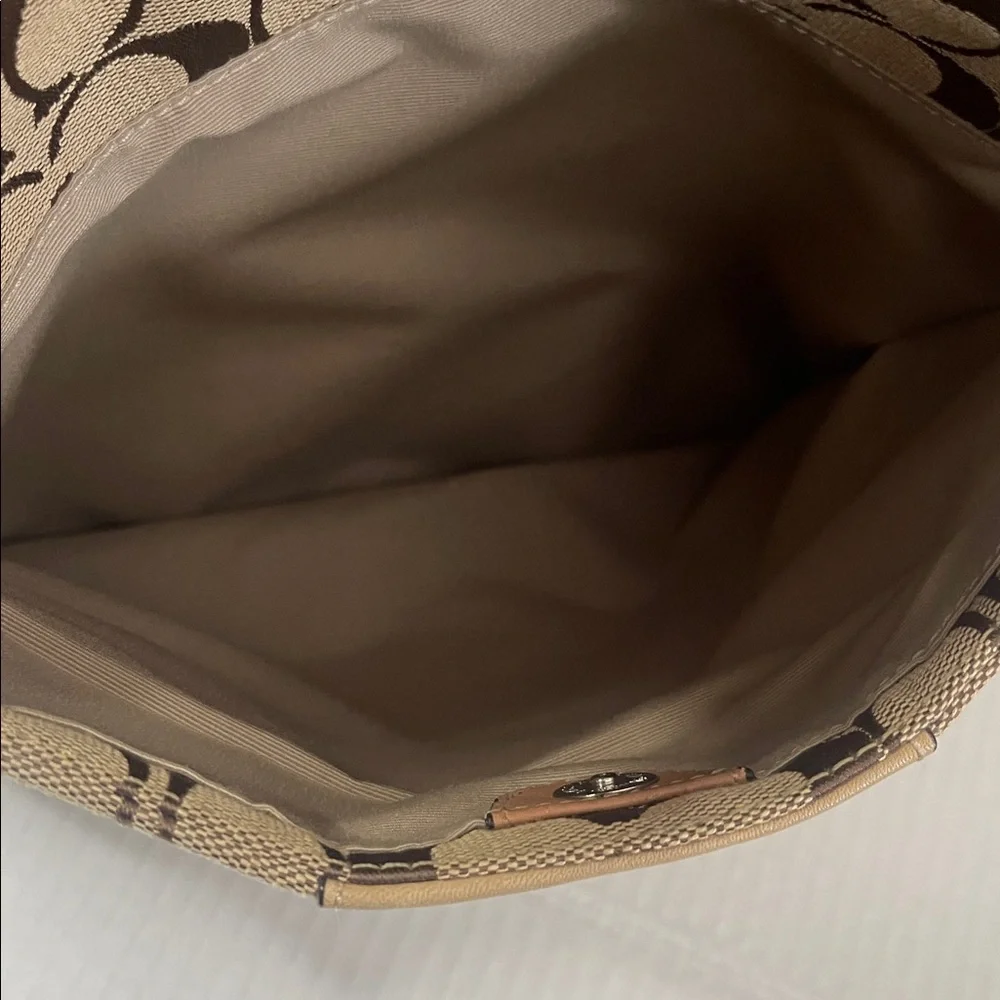 Coach Signature Tote. - Picture 6 of 13